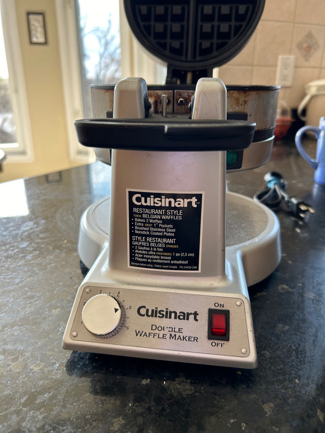 CUISINART RESTAURANT STYLE WAFFLE MAKER in Toasters & Toaster Ovens in Mississauga / Peel Region - Image 3