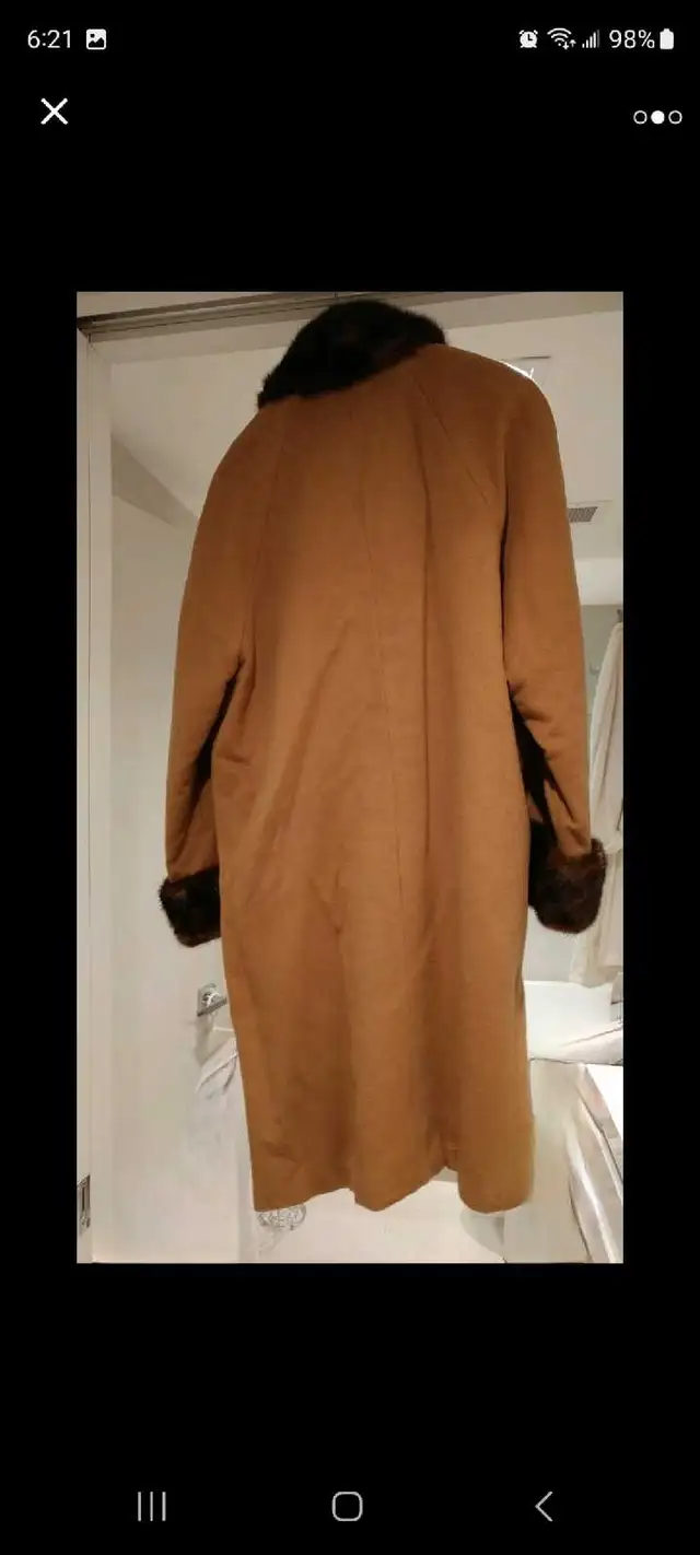 Beautiful wool coat in Women's - Tops & Outerwear in City of Montréal - Image 3