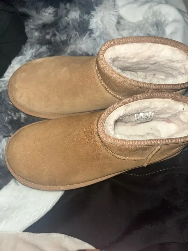 ugh shoes  in Women's - Shoes in Oshawa / Durham Region - Image 5
