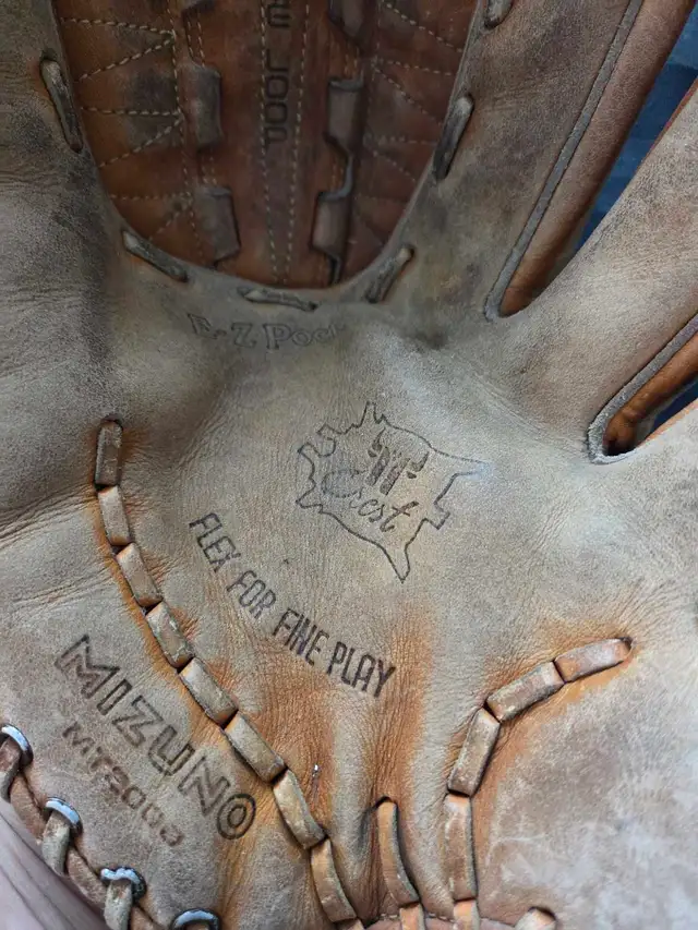 Mizuno MT2000-PRO Baseball Glove in Baseball & Softball in Markham / York Region - Image 5