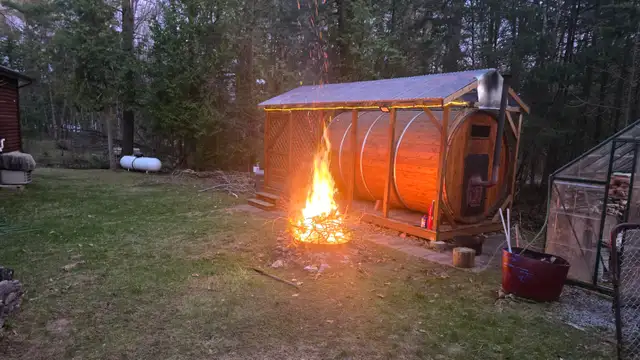 All seasons 4 bedrooms cottage on Balsam lake in Ontario in Canada - Image 2