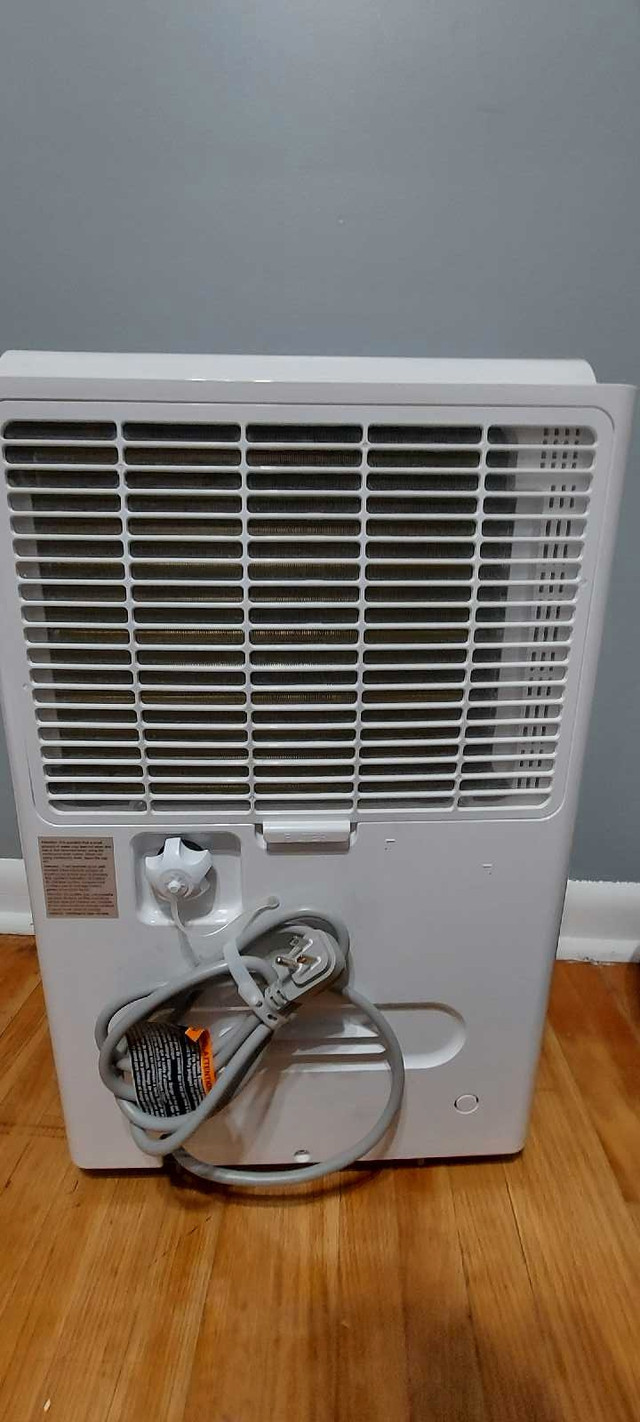 Frigidaire Dehumidifier 70pint in Other in Trenton - Image 4
