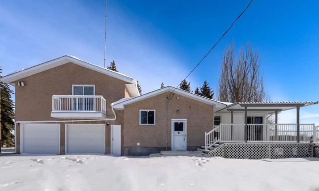 5.6 Acres 5 Bed House with Dbl Garage + Shop! LOVE IT!! in Houses for Sale in Edmonton