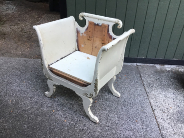 Old wooden chair in Chairs & Recliners in Parksville / Qualicum Beach