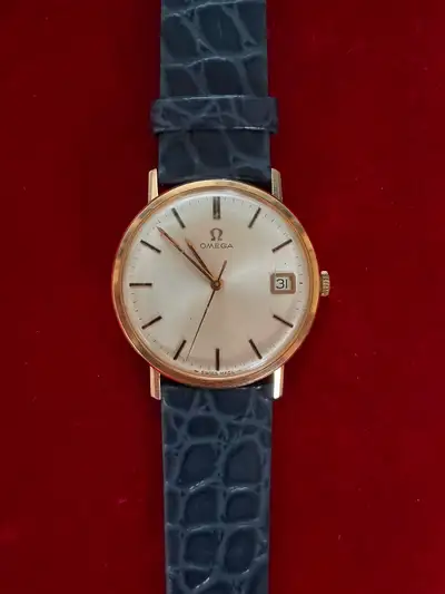 Manual movement 1966 solid 18k gold . Working great and keeping time . Aftermarket strap . Asking $4...
