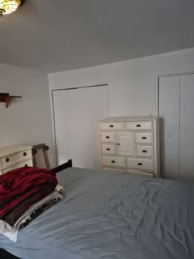 Grande chambre double à louer. Meublé ou non. Vous n'avez qu'à appoerter votre valise et votre litte...