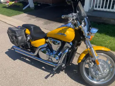 2008 HONDA VTX 1300 Excellent condition 43000 km Removable windshield and saddle bags Priced to sell...