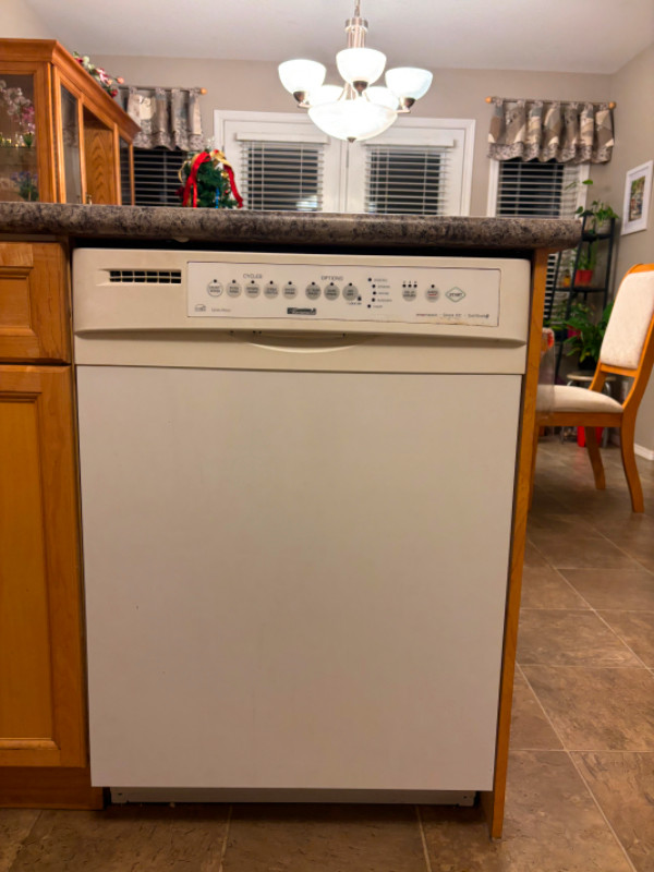 Fridge, stove & dish washer for sale in Refrigerators in Saskatoon - Image 4