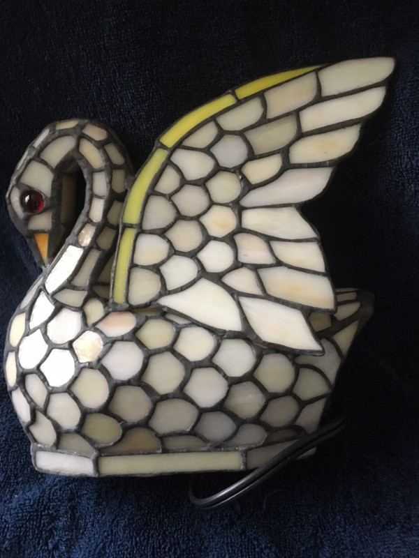 CHALET GLASS LARGE BIRD SWAN LAMP & MORE ITEMS in Arts & Collectibles in Mississauga / Peel Region - Image 2