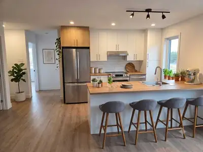 DISPONIBLE DÈS MAINTENANT. Grand 5 1/2 situé à Lac-Etchemin. Immeuble neuf, construction 2025. Secte...