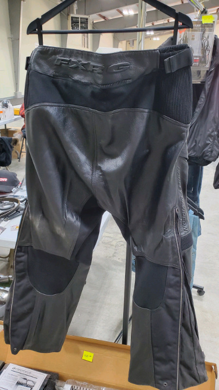 Harley-Davidson Men's FXRG leather pants dans Autre  à Saskatoon - Image 2