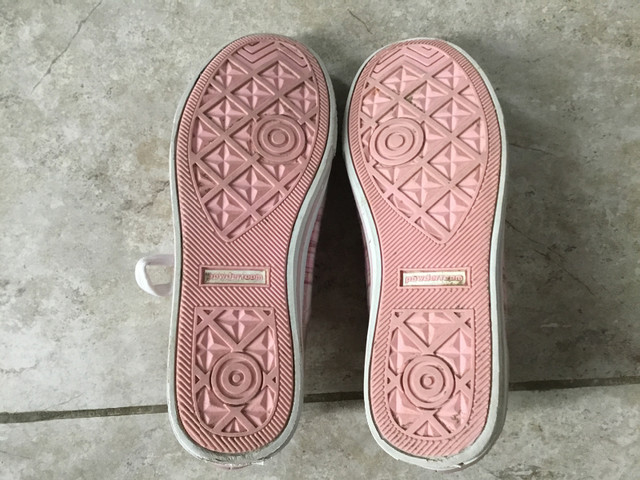 Pink plaid girls/ladies’ shoes Size 7.5 dans Femmes - Chaussures  à Guelph - Image 3