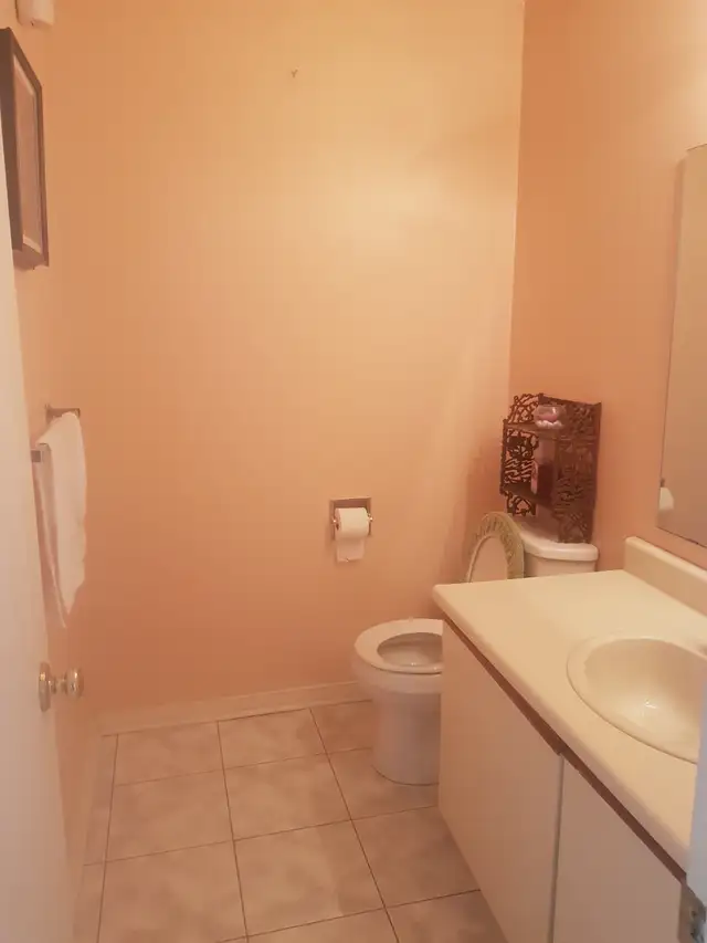 Rooms for Rent - 3 available NOW in Room Rentals & Roommates in Oshawa / Durham Region - Image 4