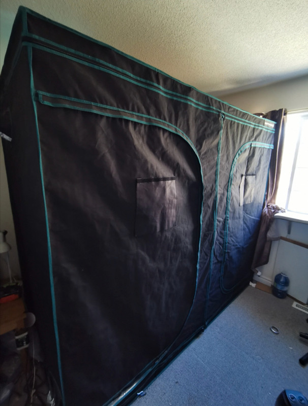 Mars Hydro grow tent 8FT x 4ft X 6.8ft - great condition in Other in Trenton