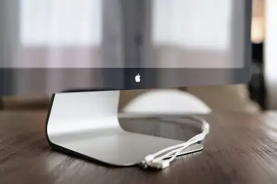 Selling 27 inch - Apple Cinema LED Display - DisplayPort **VESA Mount Adapter Kit & Mini DispayPort...