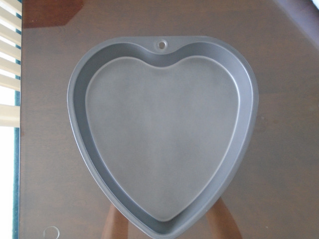 Moule à gâteau en forme de coeur. ** NEUF ** dans Autre  à Saguenay