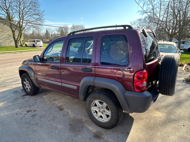 2002 Jeep Liberty sport  in Cars & Trucks in Kitchener / Waterloo - Image 4