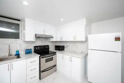 Fully renovated 1 Bedroom + den basement apartment for rent in Vaughan 1 parking spot available Idea...