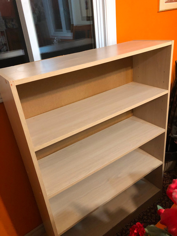 Book shelves -TWO identical shelves  available dans Autre  à Ottawa - Image 2