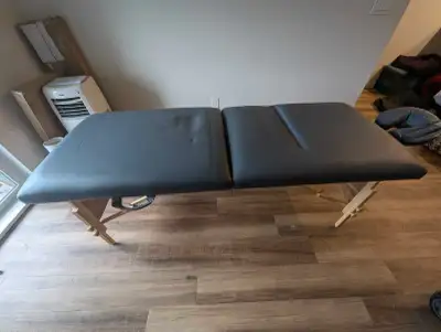 This Master Massage Tables table is a reliable option for massage therapy. Please note that it's in...