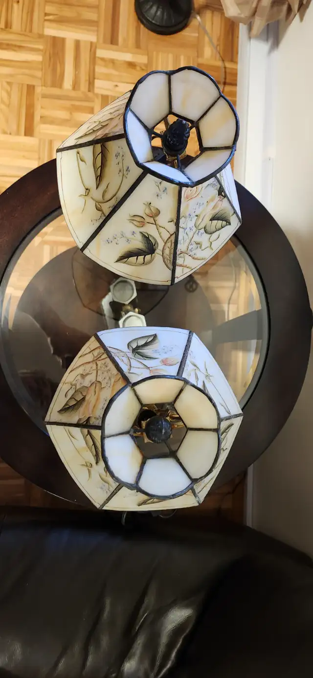2 STAINED GLASS ROSE LAMPS in Indoor Lighting & Fans in City of Montréal - Image 6