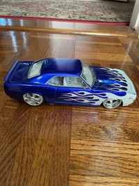 Die cast model car:  1/24 - Chevy Camaro