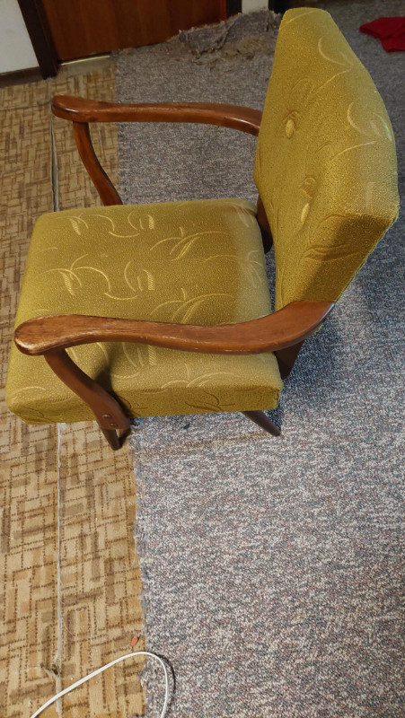 Fifties Vintage Arm Chair in Chairs & Recliners in Regina - Image 4