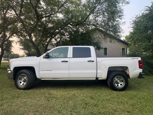 2017 Chevrolet Silverado 1500 LS 4x4 Crew Cab in Cars & Trucks in Winnipeg