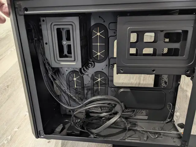 Corsair Crystal Series 280X Dual chamber MATX gaming case in Desktop Computers in Markham / York Region - Image 6
