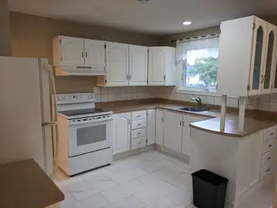 Looking for good tenants for a 5 bedroom, 2 bathroom house (2400 sq feet). Very lovely, large back y...