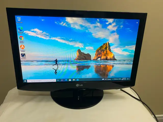 Good working 22" TV with HDMI and Remote for Sale in TVs in Guelph - Image 2