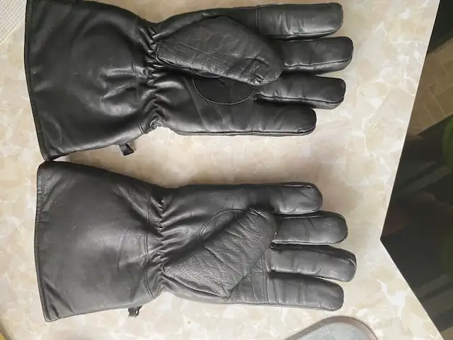 BIKE GLOVES  EXCELLENT CONDITION