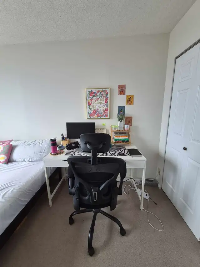 Private Room + Bathroom in Spacious 2 Bed/2 Bath Condo in Room Rentals & Roommates in Delta/Surrey/Langley - Image 3