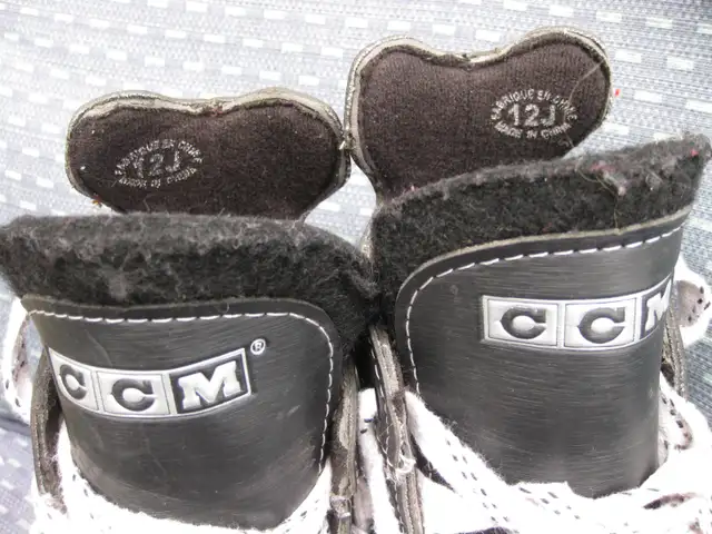 Youth CCM INTRUDER Ice Hockey Skates Size 12 VGC in Hockey in Winnipeg - Image 3