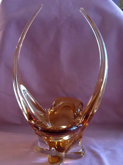 A NICE VINTAGE HAND BLOWN ART GLASS BY CHALET IT IS IN PERFECT CONDITION IT CAN BE PICKED UP IN ALLI...