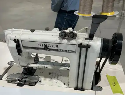 SINGER-M.T.M. ZIPPER MACHINE 300 VX5 (Machine Tag 20) This Singer 300 VX5 is designed for heavy-duty...