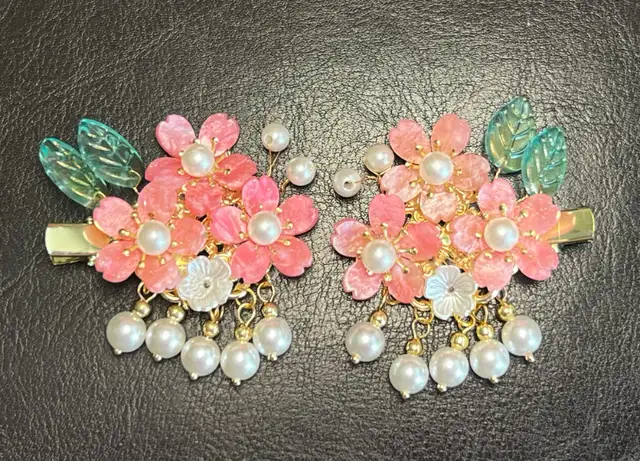 Super cute ancient-style hair clip