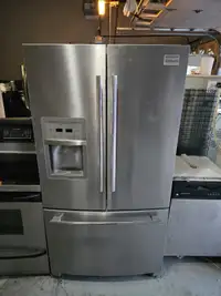 FRIGIDAIRE 36 inch w fridge bottom freezer ice water