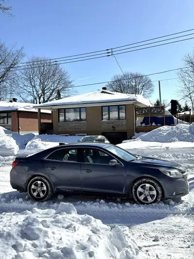 Je vends ma Chevrolet Malibu 2015, une berline fiable et confortable, parfaite pour la ville ou les...