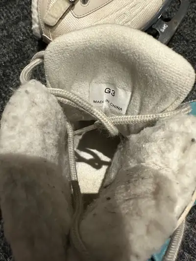 Girls Figures Skates size 3, View more