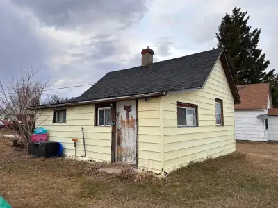 Welcome to 206 – Main St, Jansen Sk., Affordable and close to BHP Jansen Mine. Clean, cozy as a sing...