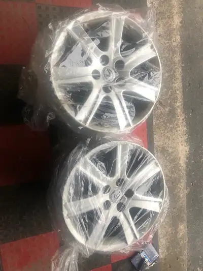 4 Lexus ES 350 rims with Lexus Wheel Center Hubcap Hub Cap. The rims are for Lexus ES 350 2009. No d...