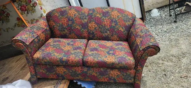 1x sofa divan 2 places in Couches & Futons in Thetford Mines - Image 2