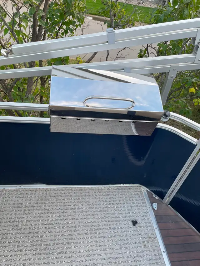 Pontoon for sale in Powerboats & Motorboats in Regina - Image 8