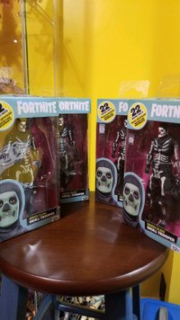 Mcfarlane Toys Fortnite Green Glow Skull Trooper NIB