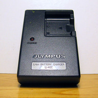 DIGITAL CAMERA BATTERY CHARGERS FOR NIKON OLYMPUS SONY