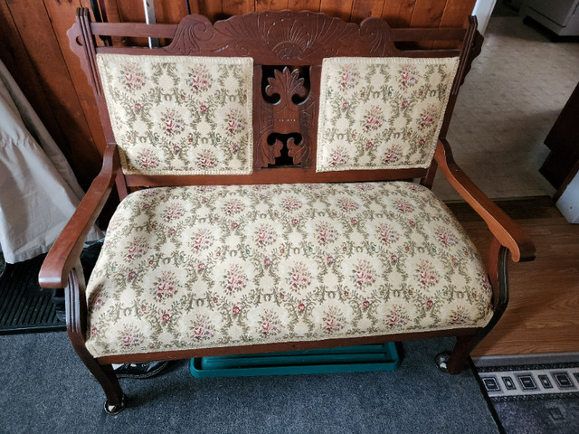 Antique deacons' bench in Other in Belleville