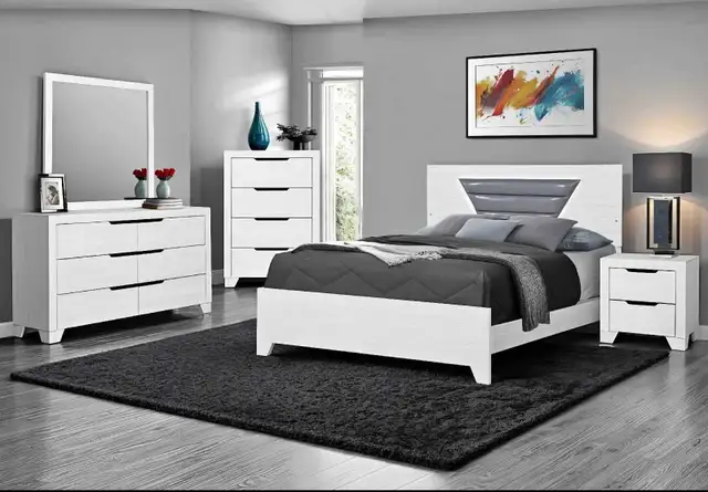 bedroom set in Beds & Mattresses in City of Montréal - Image 2