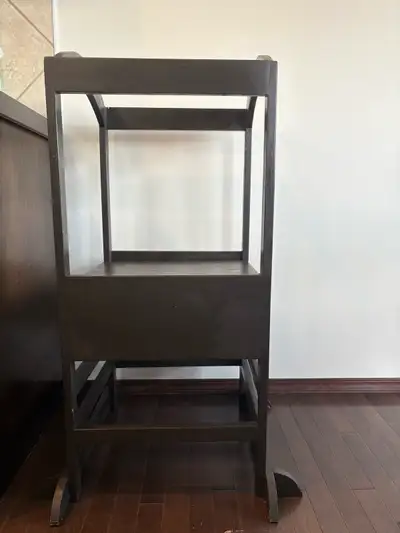 This is a used kids learning tower in good condition. It's perfect for helping your little one reach...