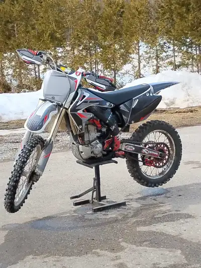 Runs great only 31 hours on it fresh piston, valves head cylinder and crank. Rebuilt forks and did o...